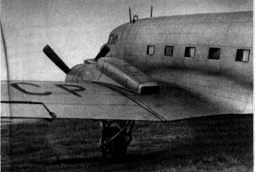 Заборник для турбокомпрессора ТК-19 сверху гондолы двигателя самолета Ли-2В