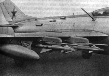 Управляемые ракеты К-5М (РС-2У) на истребителе-перехватчике МиГ-19ПМ